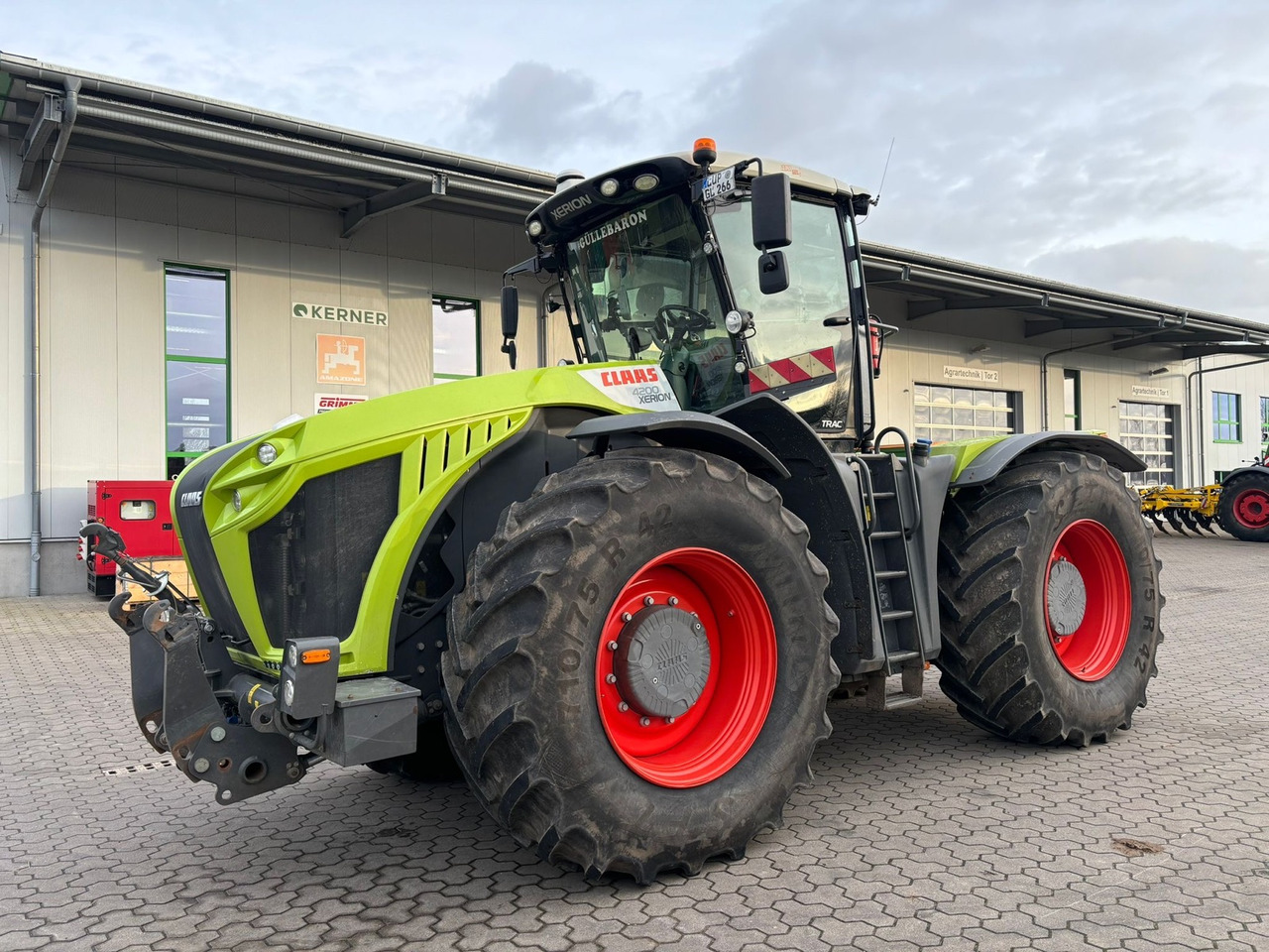 Claas Xerion 4200 Trac - Tractor: foto 1 Claas Xerion 4200 Trac - Tractor: foto 1
