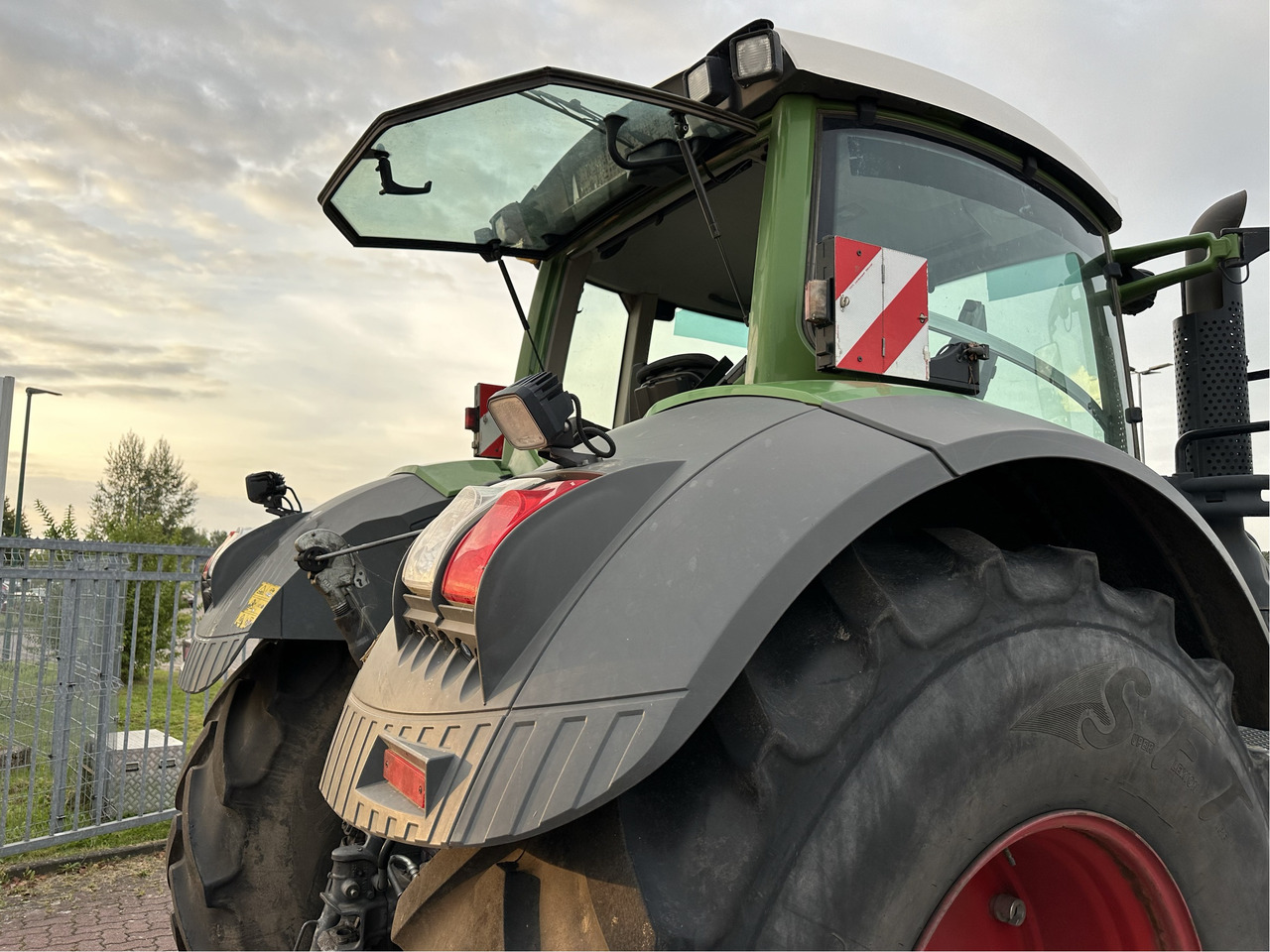 Fendt 828 Vario S4 - Tractor: foto 3 Fendt 828 Vario S4 - Tractor: foto 3