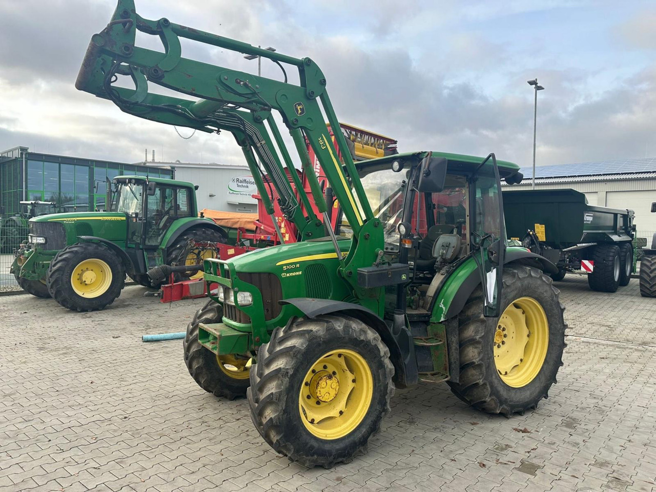 John Deere 5100 R - Tractor: foto 1 John Deere 5100 R - Tractor: foto 1