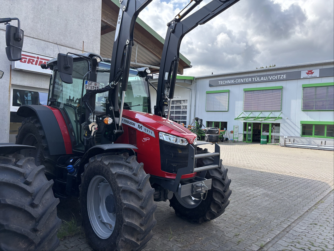 Massey Ferguson 5711M Dyna-4 4WD Cab - Tractor: foto 1 Massey Ferguson 5711M Dyna-4 4WD Cab - Tractor: foto 1