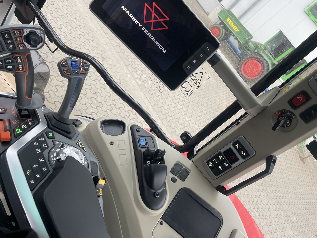 Massey Ferguson 7S.210 Dyna-VT EXCLUS - Tractor: foto 3 Massey Ferguson 7S.210 Dyna-VT EXCLUS - Tractor: foto 3