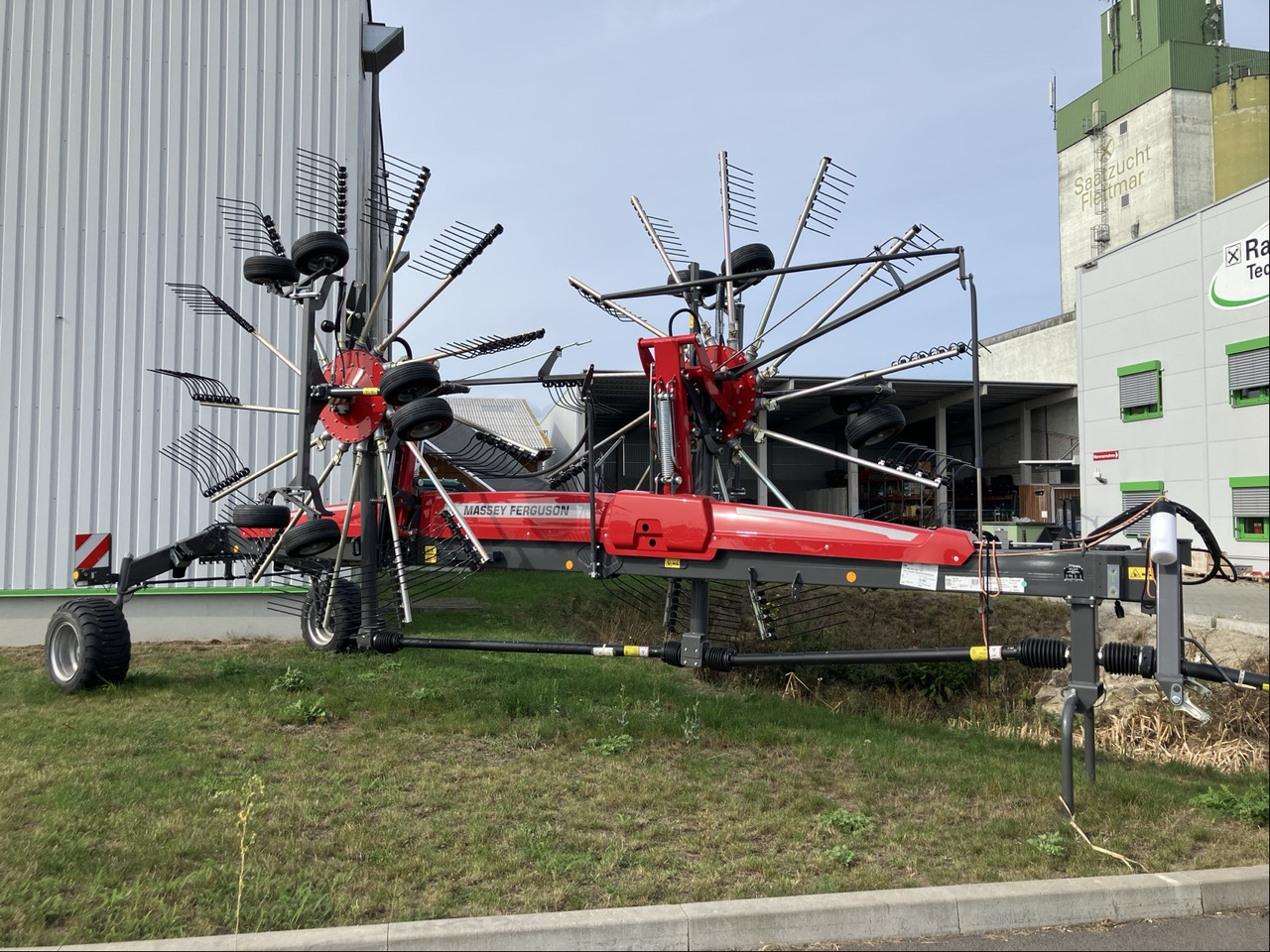 Massey Ferguson RK 842 SD-TRC - Henificadora: foto 1 Massey Ferguson RK 842 SD-TRC - Henificadora: foto 1