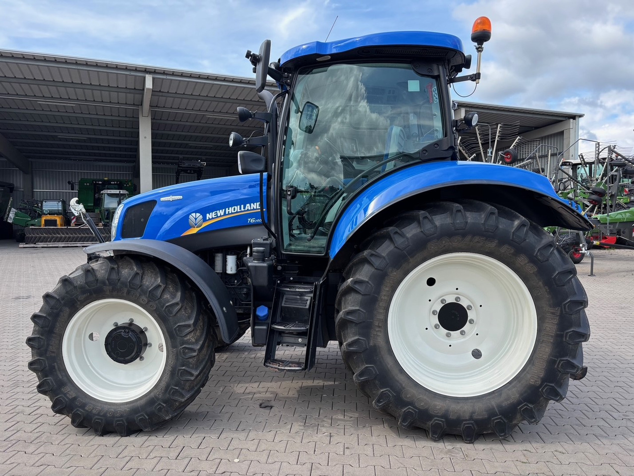 New Holland T6.140 Auto Command - Tractor: foto 1 New Holland T6.140 Auto Command - Tractor: foto 1