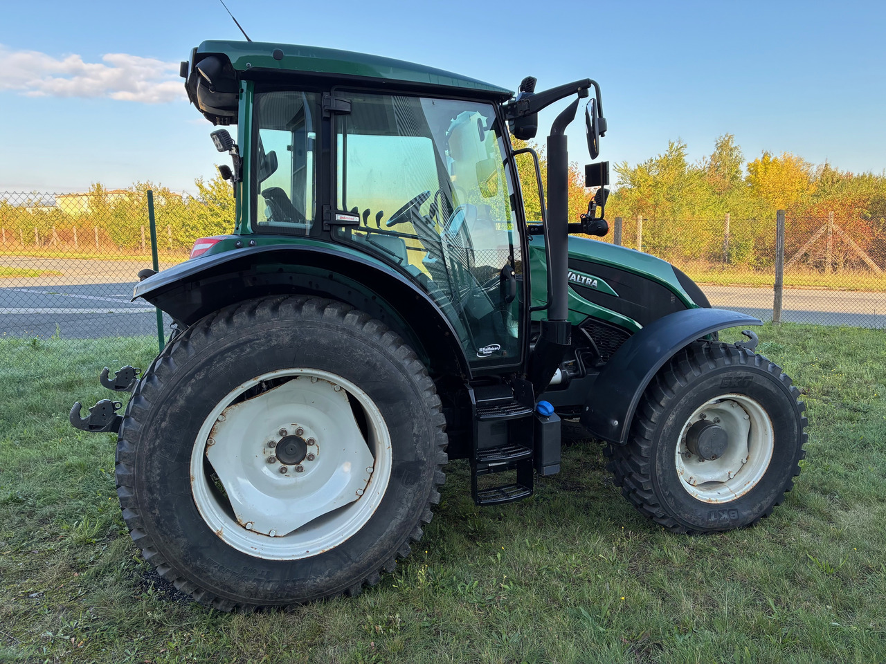 Tractor Valtra A114MH4 AC 71.5: foto 7