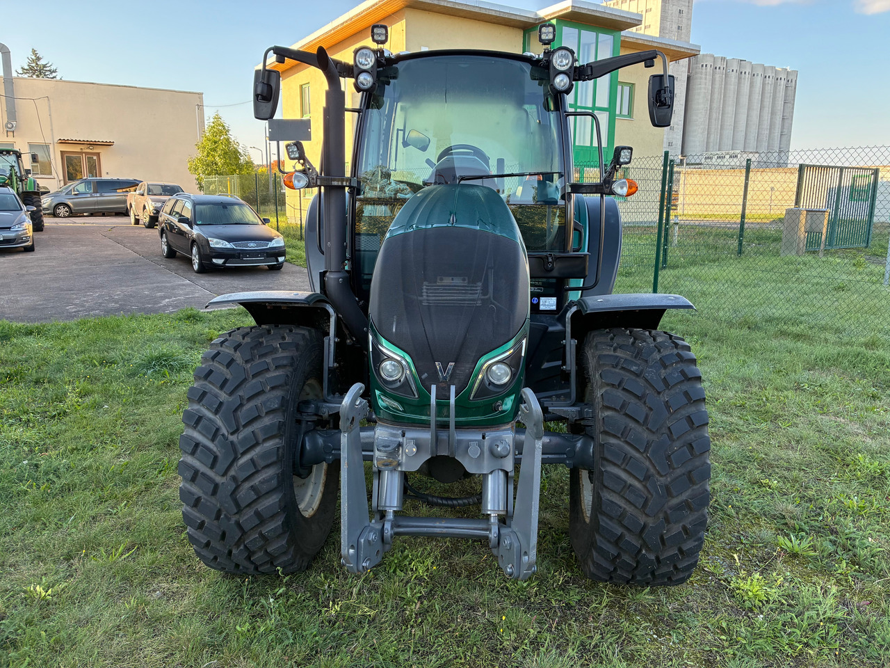 Tractor Valtra A114MH4 AC 71.5: foto 6