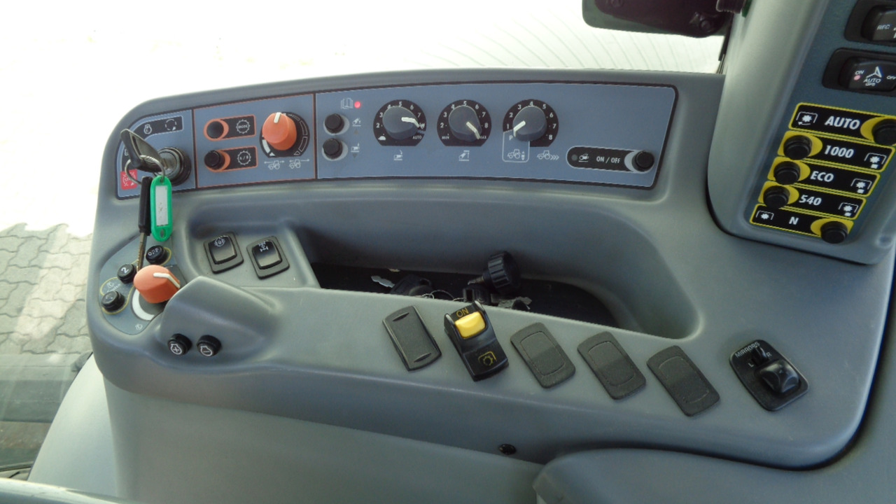 Valtra S374 - Tractor: foto 5 Valtra S374 - Tractor: foto 5