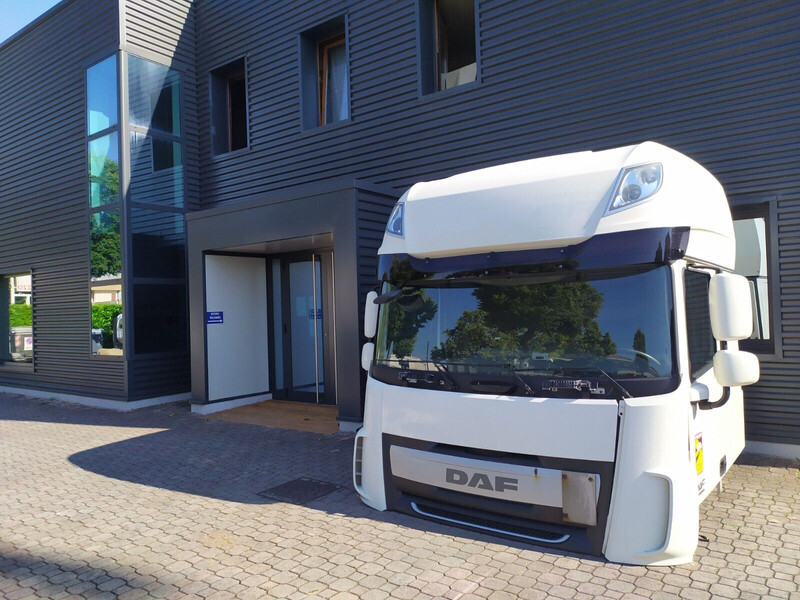 DAF XF106 Euro 6 - Cabina e interior para Camión: foto 1 DAF XF106 Euro 6 - Cabina e interior para Camión: foto 1