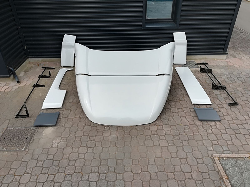 DAF XF106 Euro 6 SPACE CAB - Aerodinámica/ Spoiler para Camión: foto 4 DAF XF106 Euro 6 SPACE CAB - Aerodinámica/ Spoiler para Camión: foto 4