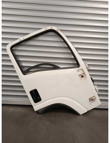 Isuzu RH - PASSENGER - DX - PASSEGGERO - Puerta y piezas para Camión: foto 1 Isuzu RH - PASSENGER - DX - PASSEGGERO - Puerta y piezas para Camión: foto 1