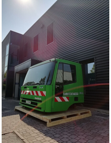 Iveco EUROTECH - EUROTRAKKER Euro 3 - Cabina e interior para Camión: foto 4 Iveco EUROTECH - EUROTRAKKER Euro 3 - Cabina e interior para Camión: foto 4