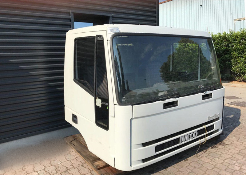 Iveco Eurotech - Eurotrakker Euro 3 - Cabina e interior para Camión: foto 3 Iveco Eurotech - Eurotrakker Euro 3 - Cabina e interior para Camión: foto 3