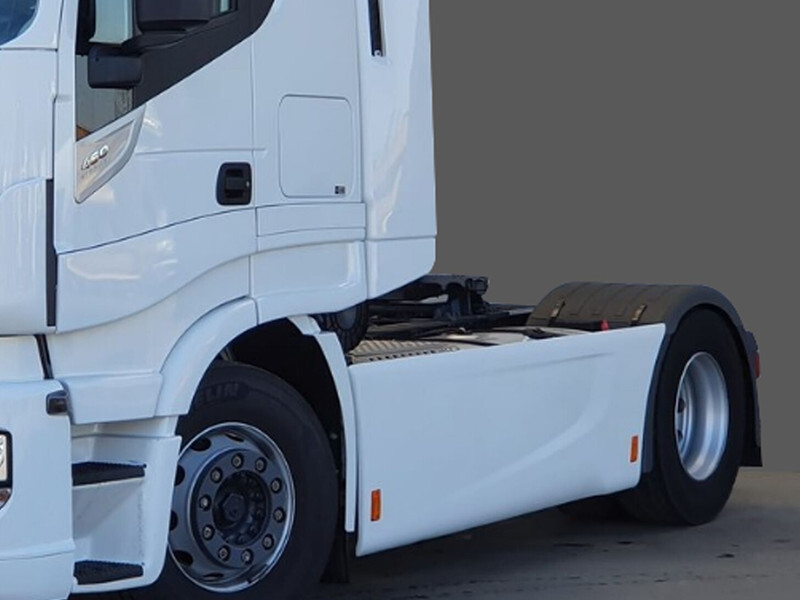 Iveco HI WAY Sideskirts / Fairings - Aerodinámica/ Spoiler para Camión: foto 2 Iveco HI WAY Sideskirts / Fairings - Aerodinámica/ Spoiler para Camión: foto 2