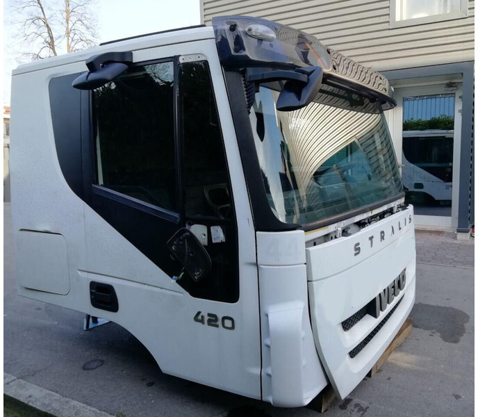 Iveco STRALIS AT Euro 5 - Cabina e interior para Camión: foto 1 Iveco STRALIS AT Euro 5 - Cabina e interior para Camión: foto 1