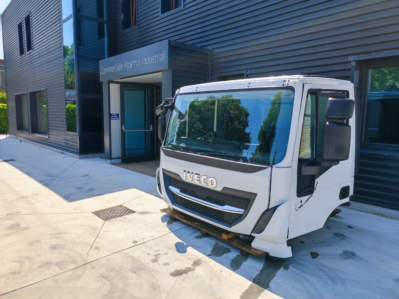 Iveco STRALIS HI STREET - TRAKKER Euro 6 - Cabina e interior para Camión: foto 4 Iveco STRALIS HI STREET - TRAKKER Euro 6 - Cabina e interior para Camión: foto 4