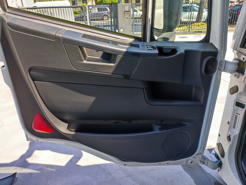 Iveco STRALIS HI STREET - TRAKKER Euro 6 - Cabina e interior para Camión: foto 5 Iveco STRALIS HI STREET - TRAKKER Euro 6 - Cabina e interior para Camión: foto 5