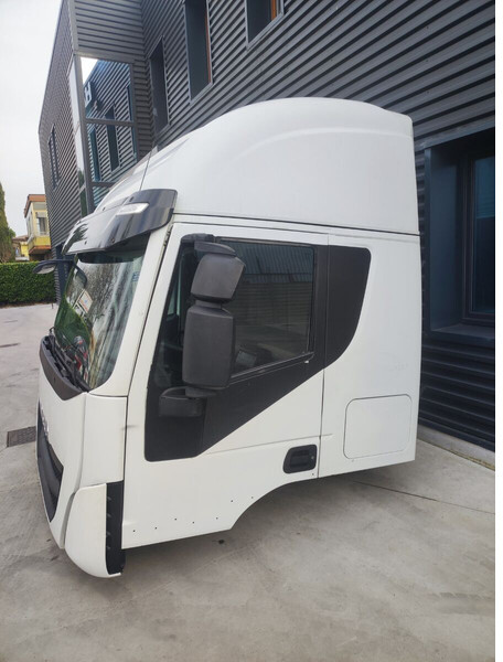 Iveco STRALIS HI-WAY Euro 6 - Cabina e interior para Camión: foto 4 Iveco STRALIS HI-WAY Euro 6 - Cabina e interior para Camión: foto 4