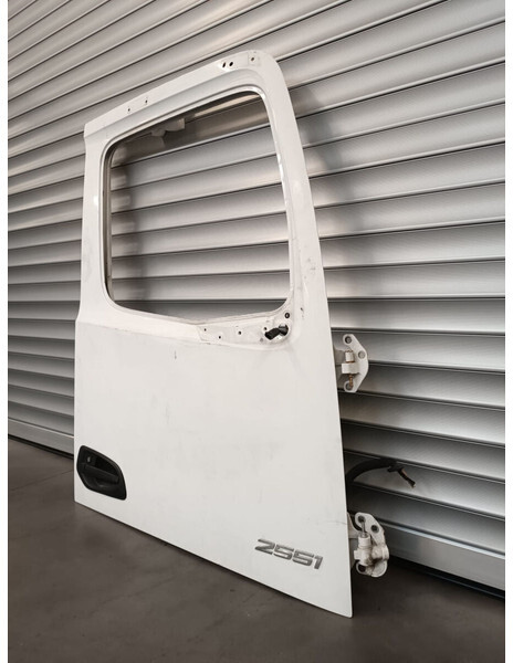 Mercedes-Benz ACTROS AROCS RIGHT SIDE (RH) NAKED - BARE MP4 EURO 6 - Puerta y piezas para Camión: foto 4 Mercedes-Benz ACTROS AROCS RIGHT SIDE (RH) NAKED - BARE MP4 EURO 6 - Puerta y piezas para Camión: foto 4