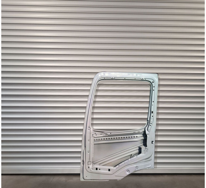 Mercedes-Benz ACTROS AROCS RIGHT SIDE (RH) NAKED - BARE MP4 EURO 6 - Puerta y piezas para Camión: foto 2 Mercedes-Benz ACTROS AROCS RIGHT SIDE (RH) NAKED - BARE MP4 EURO 6 - Puerta y piezas para Camión: foto 2