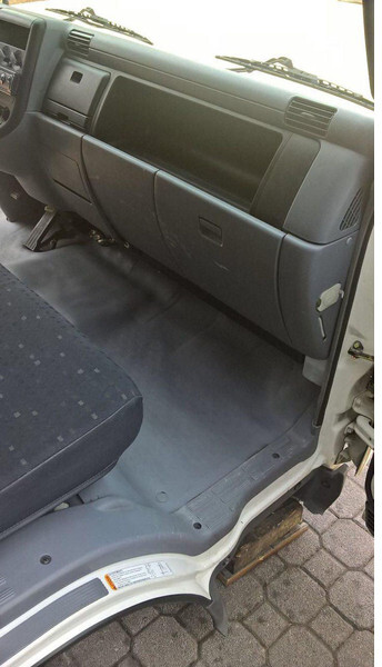 Mitsubishi CANTER "C" - Cabina e interior para Camión: foto 2 Mitsubishi CANTER "C" - Cabina e interior para Camión: foto 2