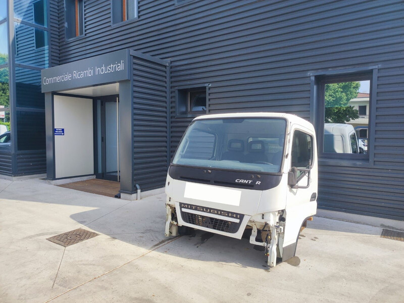 Mitsubishi CANTER " S TYPE " - Cabina e interior para Camión: foto 4 Mitsubishi CANTER " S TYPE " - Cabina e interior para Camión: foto 4