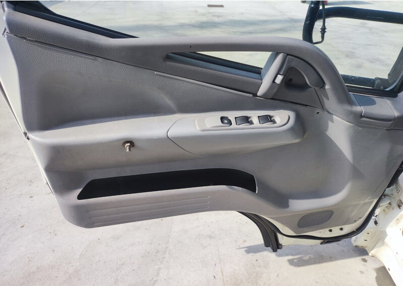 Mitsubishi CANTER " S TYPE " - Cabina e interior para Camión: foto 5 Mitsubishi CANTER " S TYPE " - Cabina e interior para Camión: foto 5