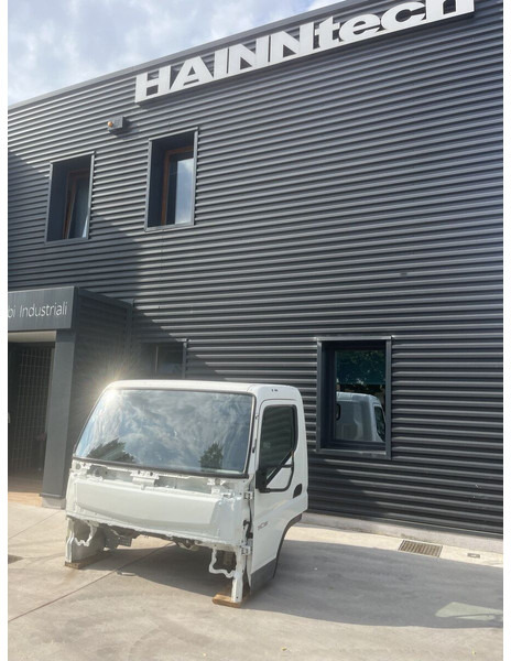 Mitsubishi Fuso CANTER C TYPE 2040 mm - Cabina e interior para Camión: foto 1 Mitsubishi Fuso CANTER C TYPE 2040 mm - Cabina e interior para Camión: foto 1