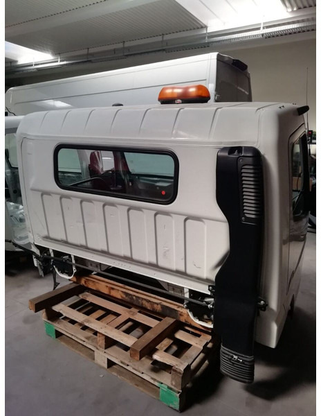 Mitsubishi Fuso CANTER - Cabina e interior para Camión: foto 5 Mitsubishi Fuso CANTER - Cabina e interior para Camión: foto 5