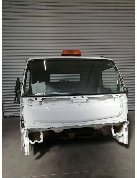 Mitsubishi Fuso CANTER - Cabina e interior para Camión: foto 1 Mitsubishi Fuso CANTER - Cabina e interior para Camión: foto 1