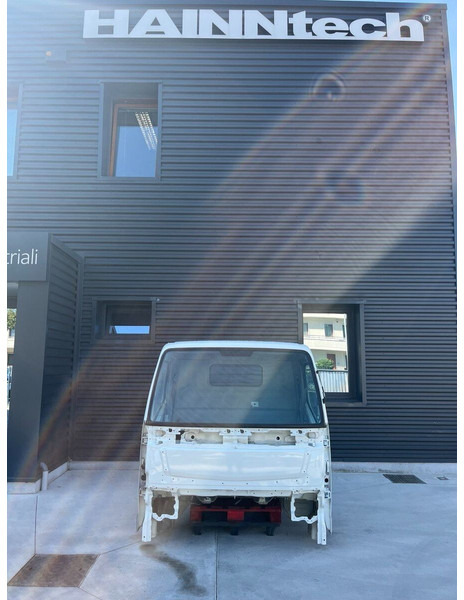 Mitsubishi Fuso CANTER S TYPE MODEL - Cabina e interior para Camión: foto 1 Mitsubishi Fuso CANTER S TYPE MODEL - Cabina e interior para Camión: foto 1