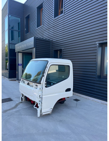 Mitsubishi Fuso CANTER S TYPE MODEL - Cabina e interior para Camión: foto 4 Mitsubishi Fuso CANTER S TYPE MODEL - Cabina e interior para Camión: foto 4