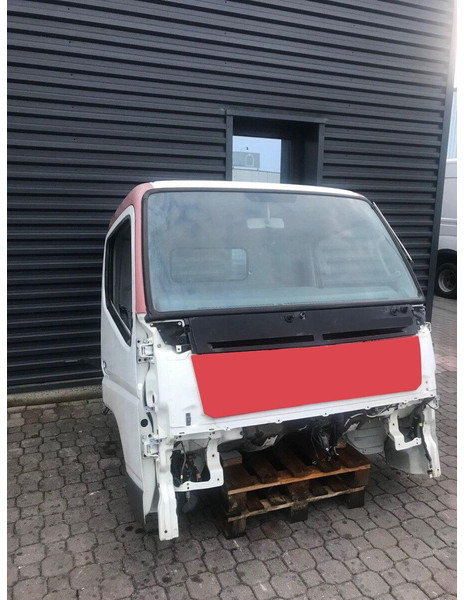 Mitsubishi Fuso Canter "S" - Cabina e interior para Camión: foto 1 Mitsubishi Fuso Canter "S" - Cabina e interior para Camión: foto 1