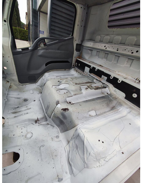 Mitsubishi Fuso FUSO "S" - Cabina e interior para Camión: foto 4 Mitsubishi Fuso FUSO "S" - Cabina e interior para Camión: foto 4