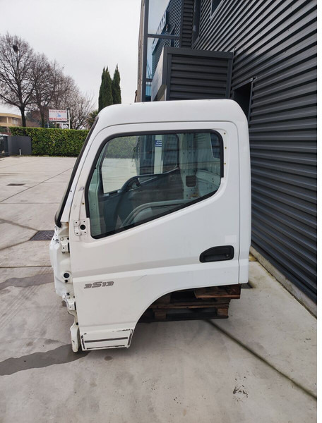 Mitsubishi Fuso FUSO "S" - Cabina e interior para Camión: foto 2 Mitsubishi Fuso FUSO "S" - Cabina e interior para Camión: foto 2