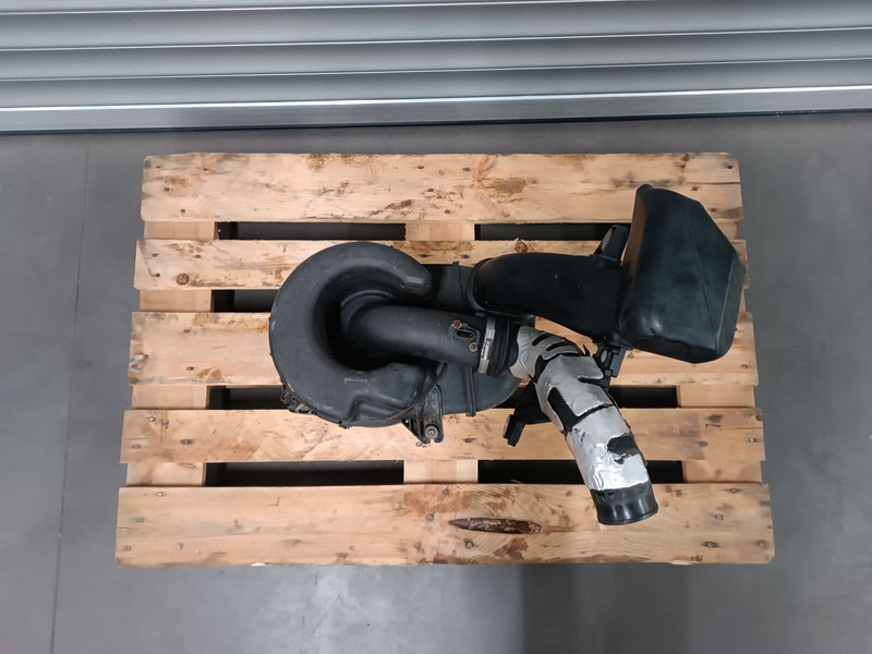 Nissan CABSTAR - Sistema de admisión de aire para Camión: foto 2 Nissan CABSTAR - Sistema de admisión de aire para Camión: foto 2