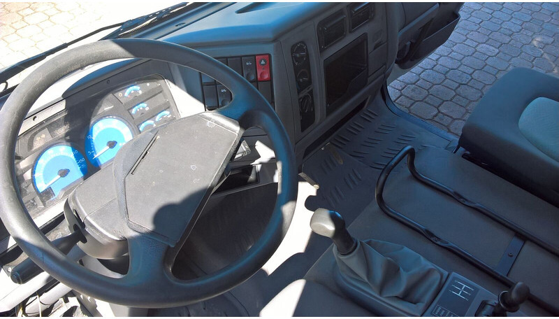 Renault PREMIUM DISTRIBUTION - KERAX - Cabina e interior para Camión: foto 2 Renault PREMIUM DISTRIBUTION - KERAX - Cabina e interior para Camión: foto 2