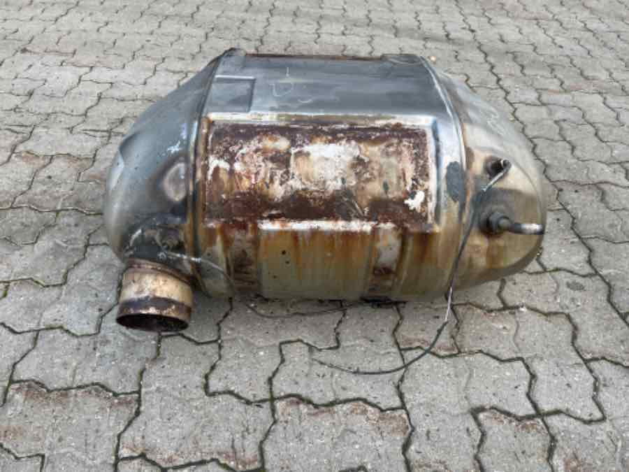 IVECO EXHAUST 41299188 - Sistema de escape para Camión: foto 2 IVECO EXHAUST 41299188 - Sistema de escape para Camión: foto 2