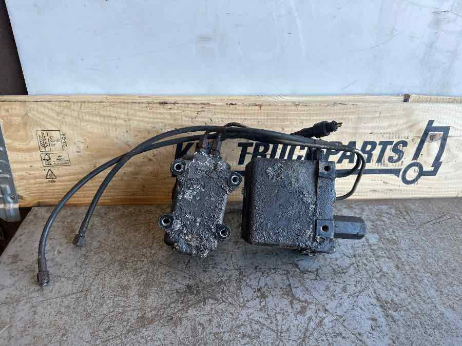 MAN CAB TILT PUMP 85.41723-6019 + 85.41723-6022 - Cabina e interior para Camión: foto 2 MAN CAB TILT PUMP 85.41723-6019 + 85.41723-6022 - Cabina e interior para Camión: foto 2