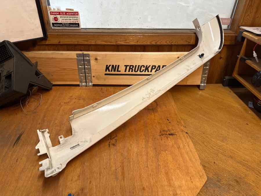 MAN COVER PILLAR LEFT 81.62410-0208 - Cabina e interior para Camión: foto 2 MAN COVER PILLAR LEFT 81.62410-0208 - Cabina e interior para Camión: foto 2