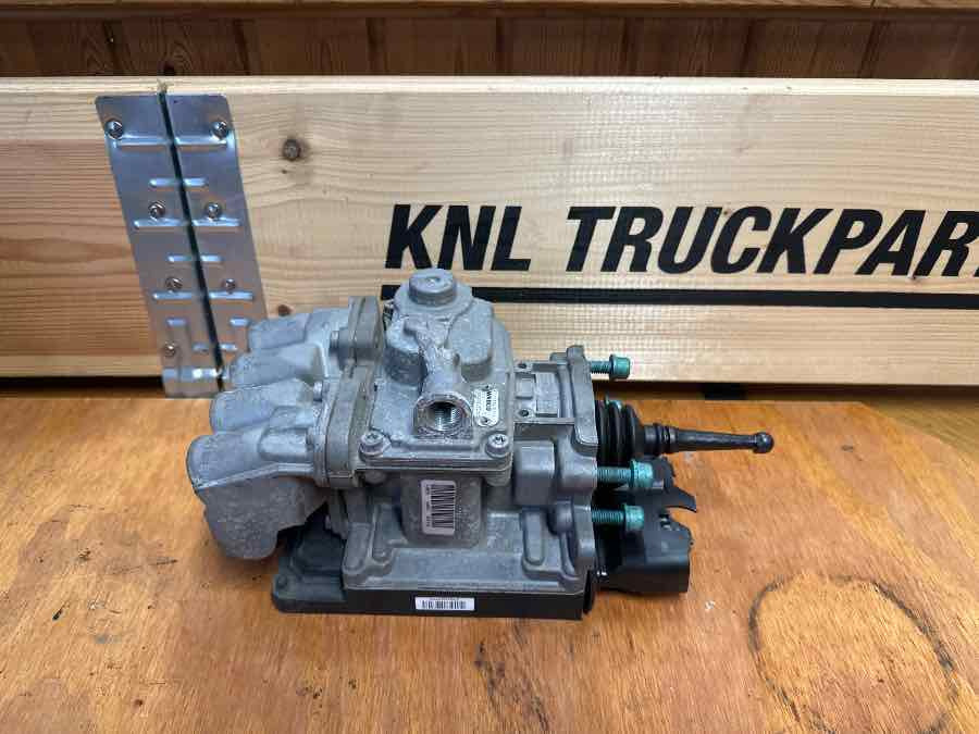 MAN FOOT BREAKE VALVE 81.52130-6311 - Válvula de freno para Camión: foto 1 MAN FOOT BREAKE VALVE 81.52130-6311 - Válvula de freno para Camión: foto 1