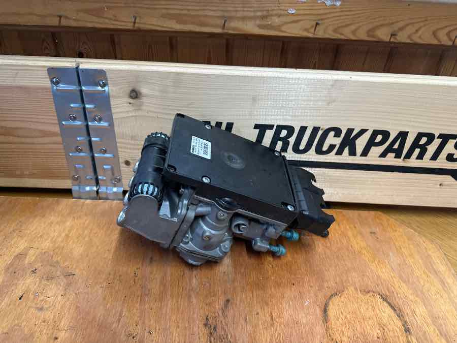 MAN FOOT BREAKE VALVE 81.52130-6311 - Válvula de freno para Camión: foto 2 MAN FOOT BREAKE VALVE 81.52130-6311 - Válvula de freno para Camión: foto 2