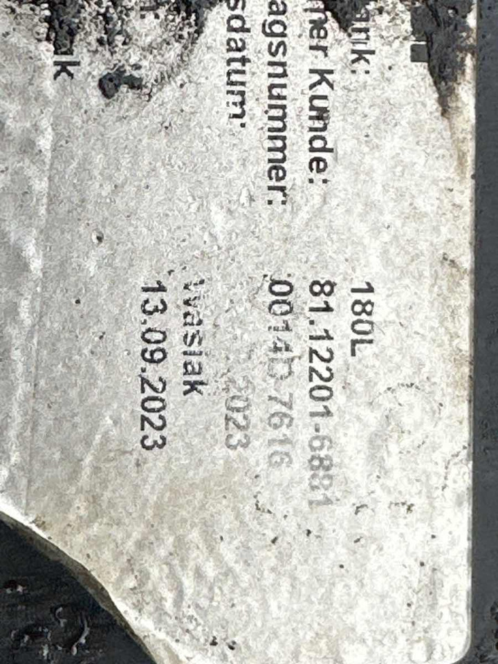 MAN FUEL TANK 81.12201-6881 - Sistema de combustible para Camión: foto 3 MAN FUEL TANK 81.12201-6881 - Sistema de combustible para Camión: foto 3