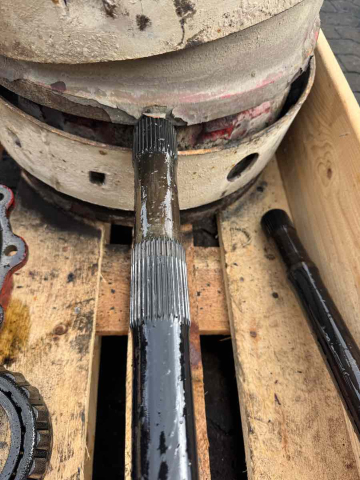 MAN HALF SHAFT 81.35502-0099 - Palier para Camión: foto 1 MAN HALF SHAFT 81.35502-0099 - Palier para Camión: foto 1