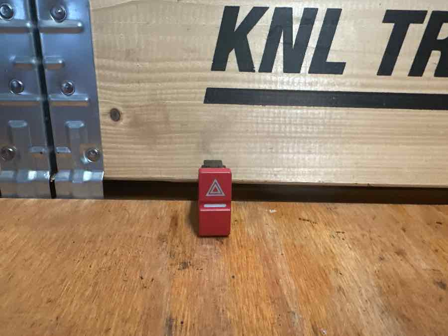 MAN SWITCH 81.25503-0356 - Cabina e interior para Camión: foto 1 MAN SWITCH 81.25503-0356 - Cabina e interior para Camión: foto 1