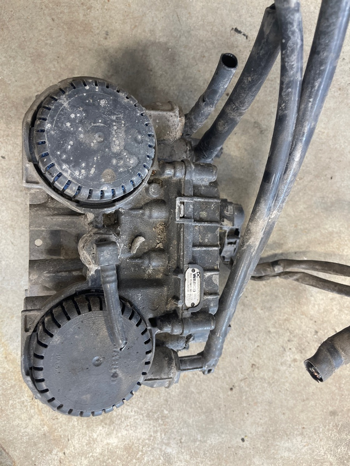 MERCEDES ABS VALVE A0004297624 - Válvula de freno para Camión: foto 1 MERCEDES ABS VALVE A0004297624 - Válvula de freno para Camión: foto 1