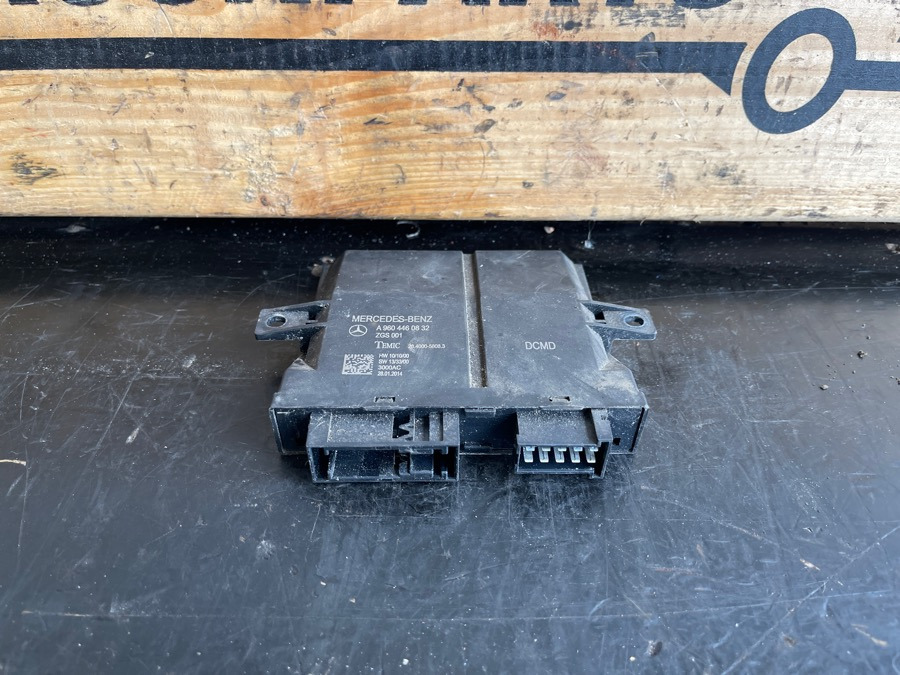 MERCEDES DOOR ECU A9604460832 - Sistema eléctrico para Camión: foto 1 MERCEDES DOOR ECU A9604460832 - Sistema eléctrico para Camión: foto 1