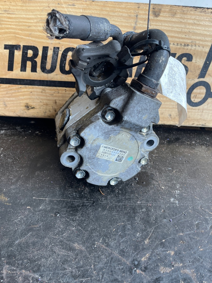 MERCEDES SERVO PUMP A9604600280 - Hidráulica para Camión: foto 1 MERCEDES SERVO PUMP A9604600280 - Hidráulica para Camión: foto 1