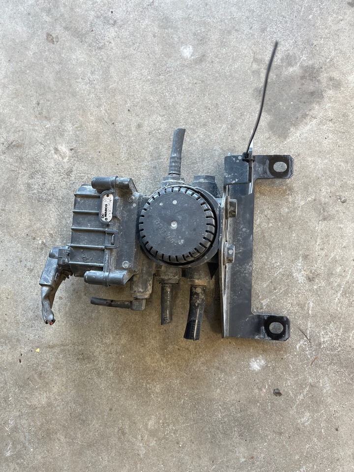 MERCEDES VALVE A0004297524 - Válvula de freno para Camión: foto 1 MERCEDES VALVE A0004297524 - Válvula de freno para Camión: foto 1