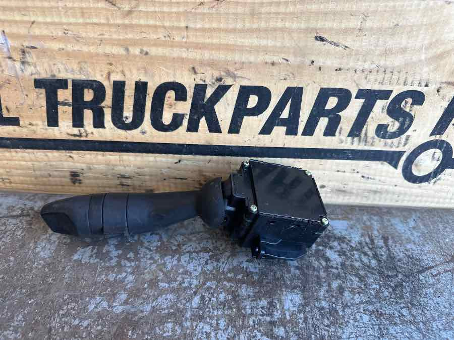 RENAULT LEVER SWITCH 7422007399 - Cabina e interior para Camión: foto 2 RENAULT LEVER SWITCH 7422007399 - Cabina e interior para Camión: foto 2