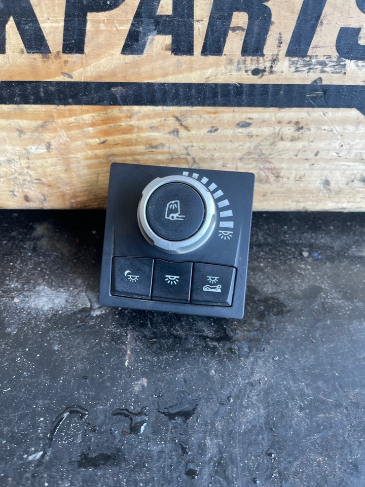 RENAULT SWITCH LIGHT 7421995058 - Cabina e interior para Camión: foto 1 RENAULT SWITCH LIGHT 7421995058 - Cabina e interior para Camión: foto 1