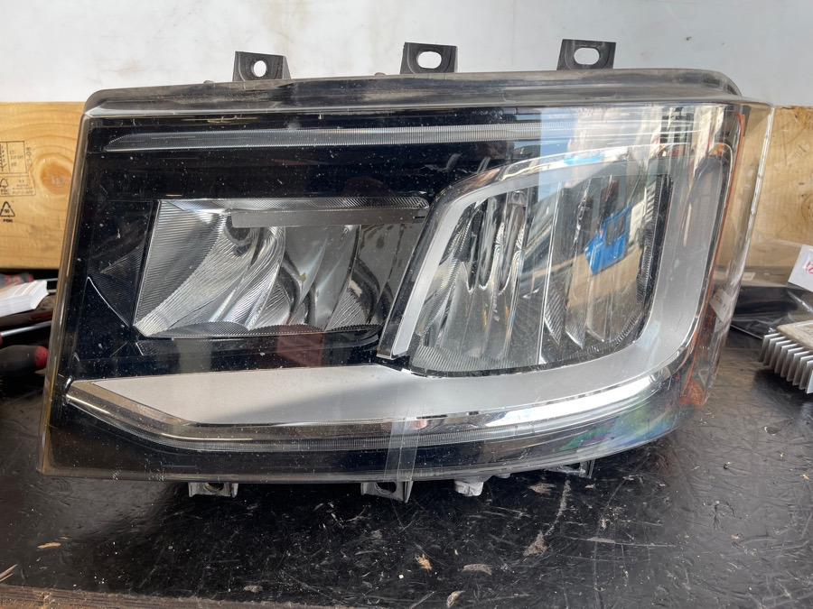 SCANIA HEAD LAMP 2379882 - Luz/ Iluminación para Camión: foto 1 SCANIA HEAD LAMP 2379882 - Luz/ Iluminación para Camión: foto 1